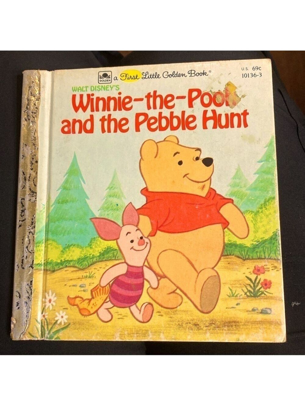 VTG -1982 Walt Disney’s Winnie-the-Pooh and the Pebble Hunt- toddler story book
